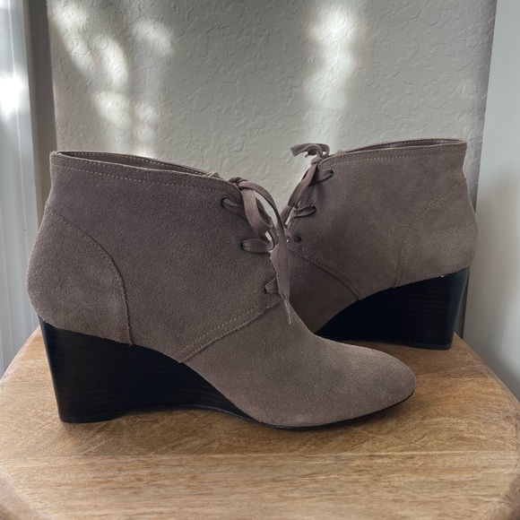 Ralph Lauren Tamia Lace-Up Wedge Ankle Boots Booties Suede Leather Taupe 8.5 EUC - Picture 10 of 16